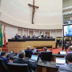 Governador apresenta balanço da gestão na abertura da Alesc