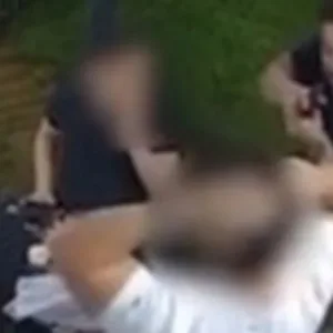 Agente da PF é preso após confundir amigos com casal homossexual e apontar arma - Imagem: reprodução/ Metrópoles