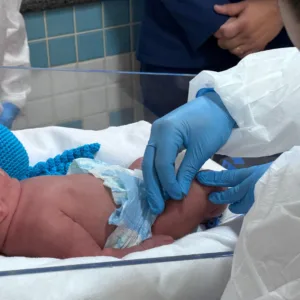 Bebê prematuro é imunizado contra vírus respiratório em SC