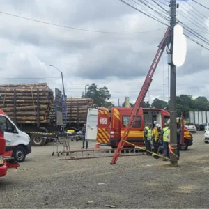 Trabalhador morre após sofrer choque elétrico durante manutenção na Área Industrial de Lages | Foto: Rodrigo Silvério/Rádio Clube de Lages