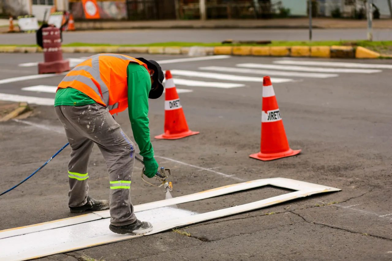 Rotatória do bairro Conte opera com nova sinalização em Lages
