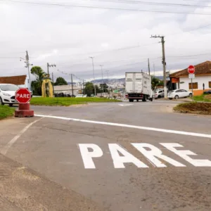 Rotatória do bairro Conte opera com nova sinalização em Lages