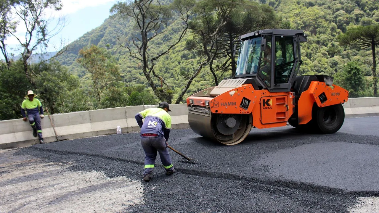 Serra do Corvo Branco recebe asfalto e concreto na SC-370