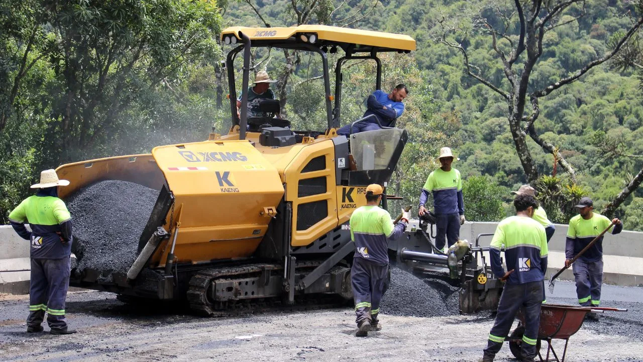 Serra do Corvo Branco recebe asfalto e concreto na SC-370