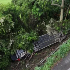 Sobe para quatro o número de mortos em acidente com ônibus na BR-470 - RBA TV/Cedido ao SCC10