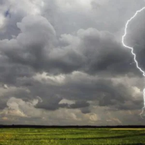 Trabalhadores são atingidos por descarga elétrica na Serra | Imagem ilustrativa