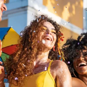 Vai pular Carnaval? Veja dicas para curtir com segurança | Foto: ilustrativa/Canva 