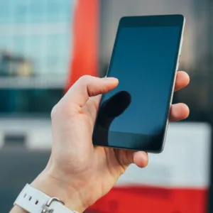 Vale fazer seguro de celular no Carnaval?