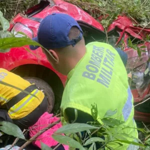 Veículo cai em ribanceira de 40 metros na BR-282 em Alfredo Wagner