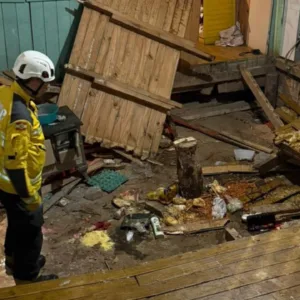 Desabamento de assoalho durante festa interdita residência em Lages | Foto: 5º BBM