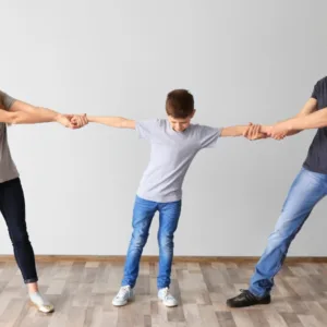 Quando o pai transforma os filhos em arma