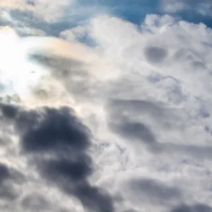 Abril começa com tempo instável e chance de temporais em SC | Foto: Canva | Reprodução