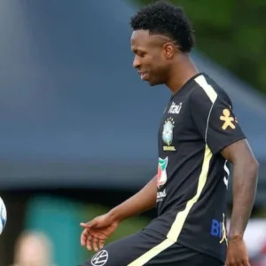 Ancelotti testa mudanças e tem volta de Vini Jr.| Foto: Rafael Ribeiro / CBF/ Divulgação / Reprodução SBT Sports