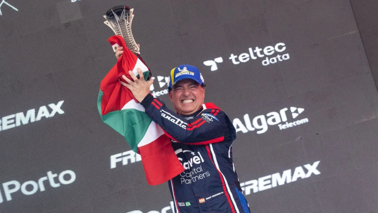 André Gaidzinski leva SC ao pódio da Porsche Cup Brasil