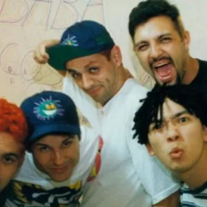 Aninha Almeida, namorada de Bento, faz homenagem aos Mamonas Assassinas | Foto: @mamonasassassinas | Redes Sociais 