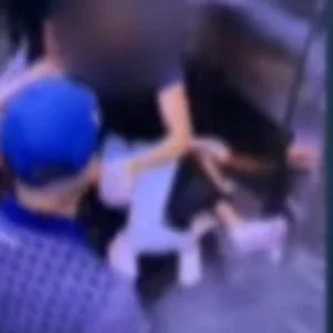 Após ser solto, homem que agrediu ex em elevador debocha ‘Pai tá famoso’ - Imagem: reprodução/SBT