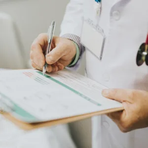 Mulher é demitida após 114 dias de licença médica | Foto: Frepik