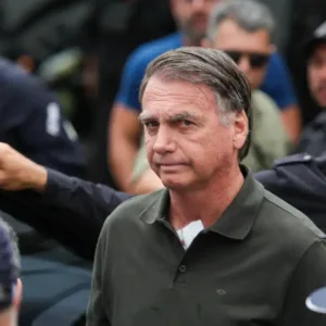 STF nega por unanimidade prisão domiciliar para Bolsonaro