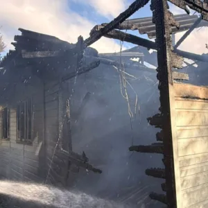 Bombeiros combatem incêndio em residência de Urubici