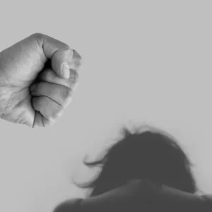 Câmara aprova uso de tornozeleira eletrônica em casos de violência contra a mulher