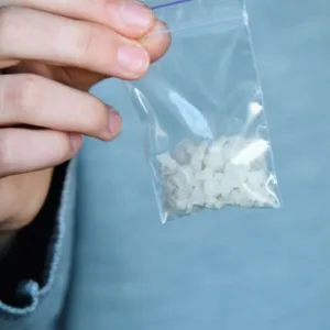 Cão de faro auxilia PM em apreensão de crack em Lages