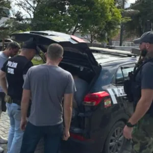 Casal suspeito de furtar veículos de luxo é preso em Joinville