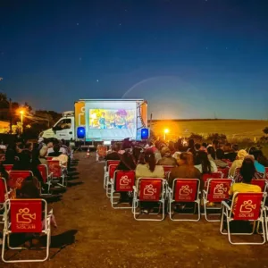 Cinemóvel Solar promove sessões gratuitas em SC e RS; veja quando