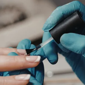 Confira a lista de esmaltes em gel que devem ser recolhidos pela Anvisa | Fpto: Canva | Reprodução