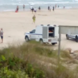 Corpo encontrado dentro de mala em praia de SC é identificado