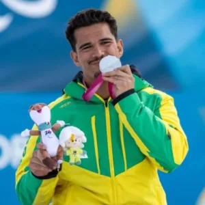 Cristian Ribera conquista medalha histórica para o Brasil