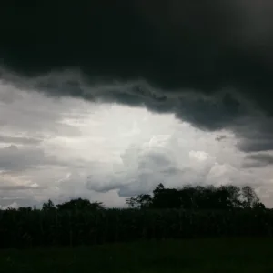Defesa Civil alerta para temporais com chuva intensa em SC