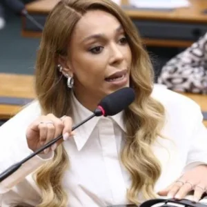 Erika Hilton é eleita presidente da Comissão da Mulher na Câmara