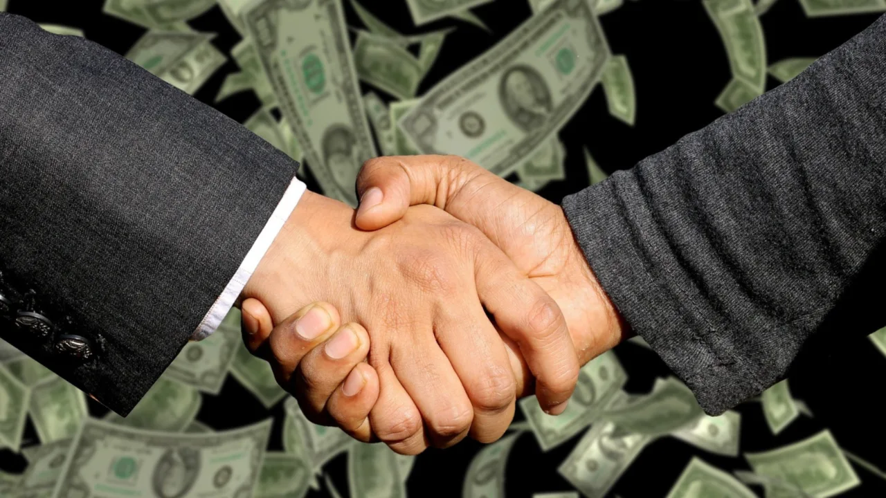 Ex-corretor é condenado por golpes com venda de imóveis em SC