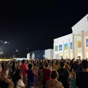 Fiéis lotam Havan de Brusque para rosário de madrugada