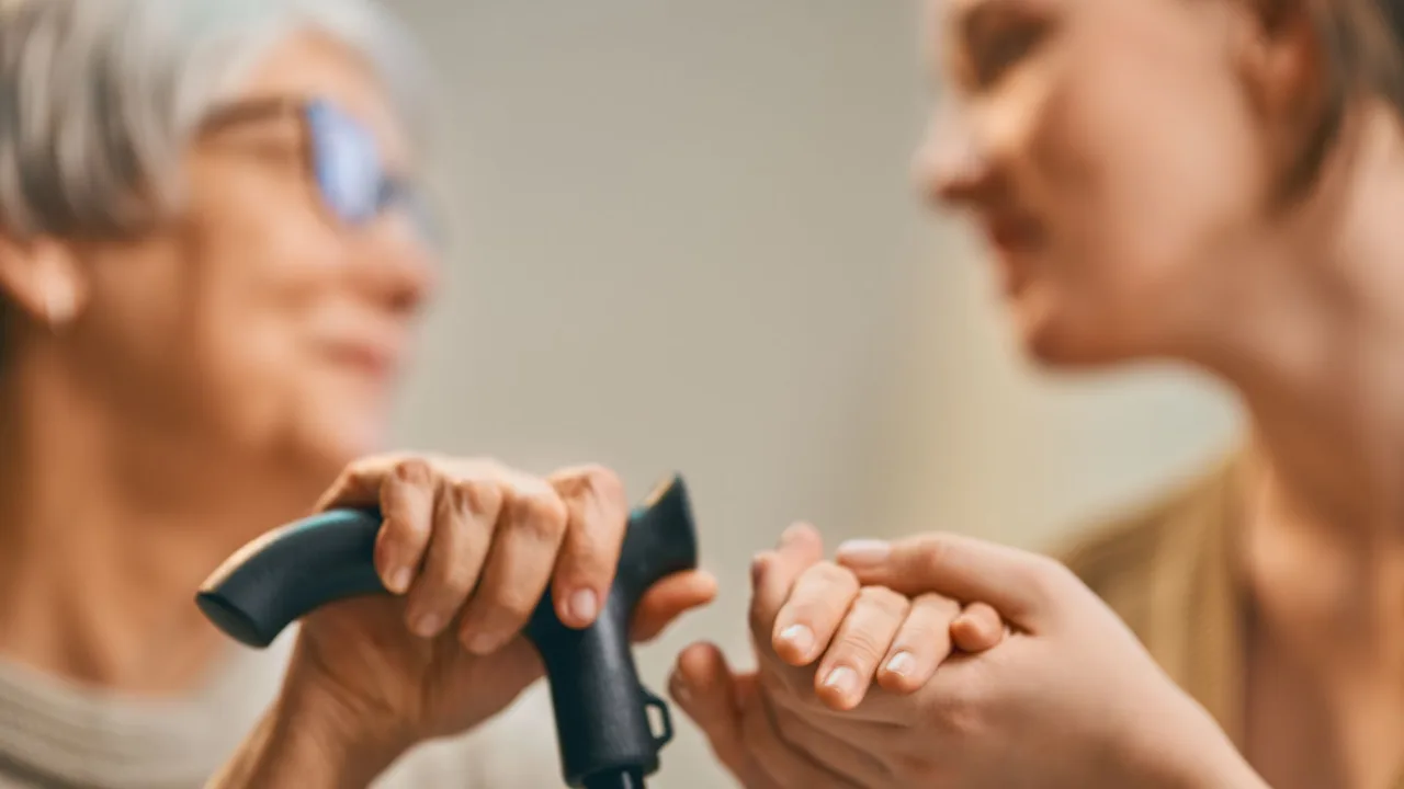 Florianópolis lança curso para cuidadores de idosos