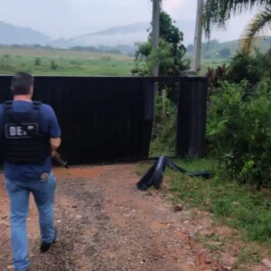 Foragidos por tráfico de drogas do Paraná são presos em SC