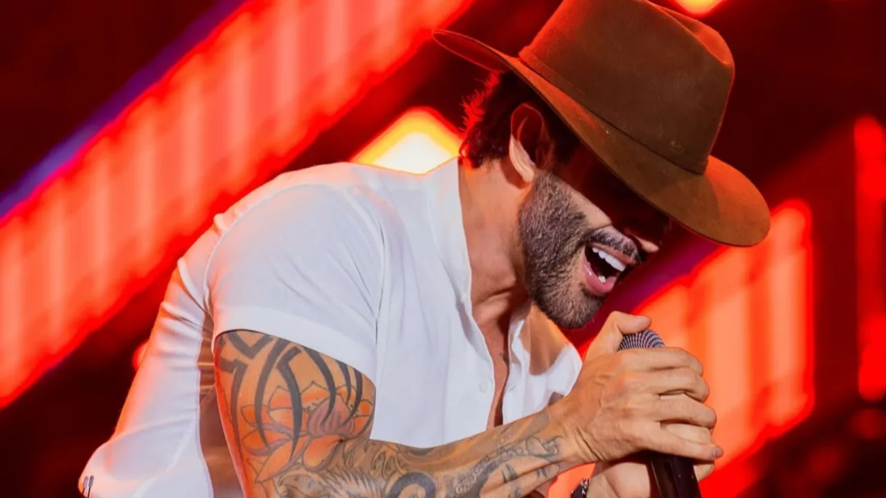 Gusttavo Lima sobe ao palco em Barretos; veja os valores