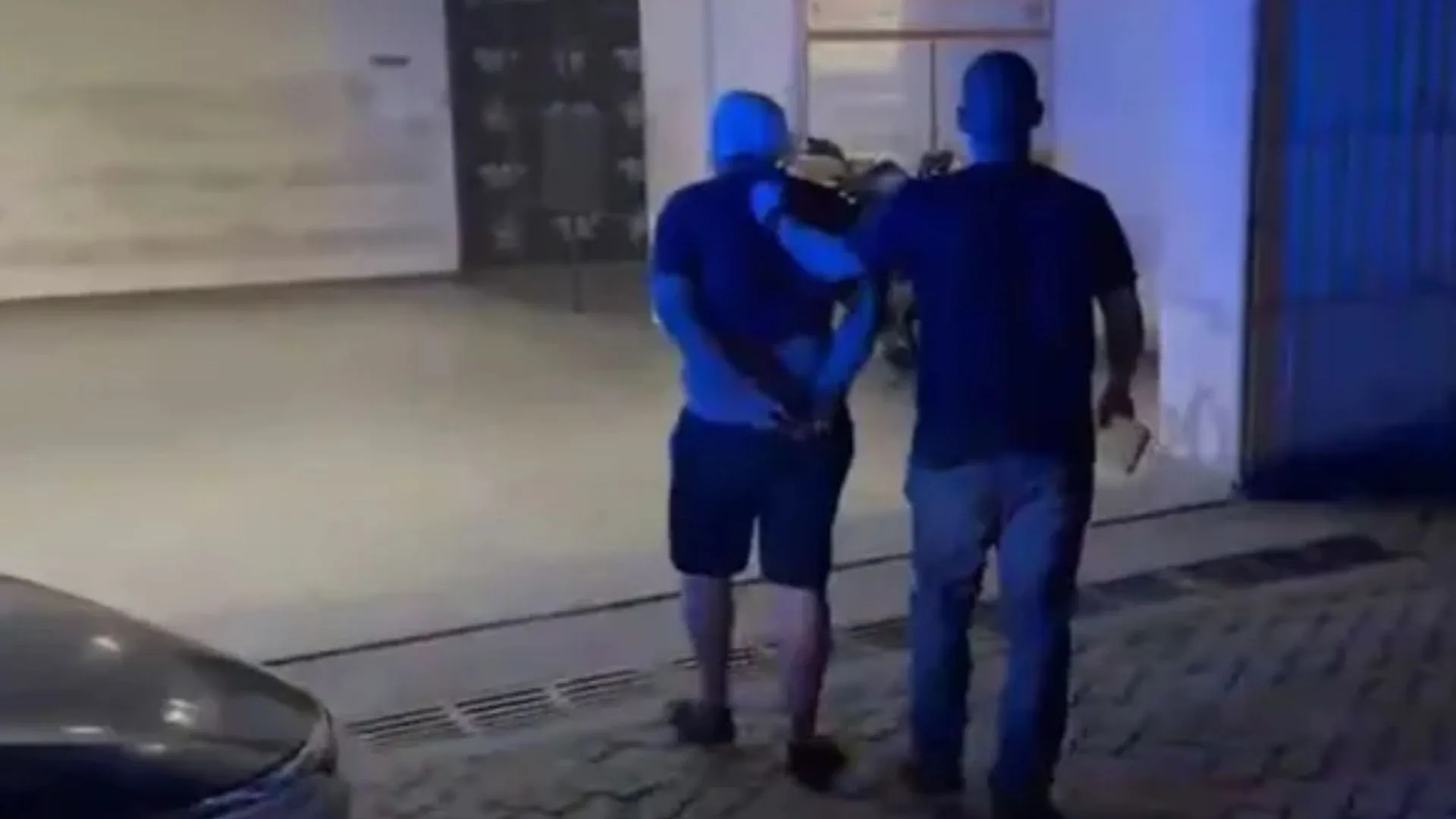 Suspeito foi preso após moradores o conterem até a chegada da Polícia Militar