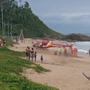 Homem morre afogado em praia de Penha