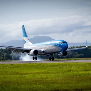 Jorginho Mello quer ampliação da pista do Aeroporto Internacional de Florianópolis