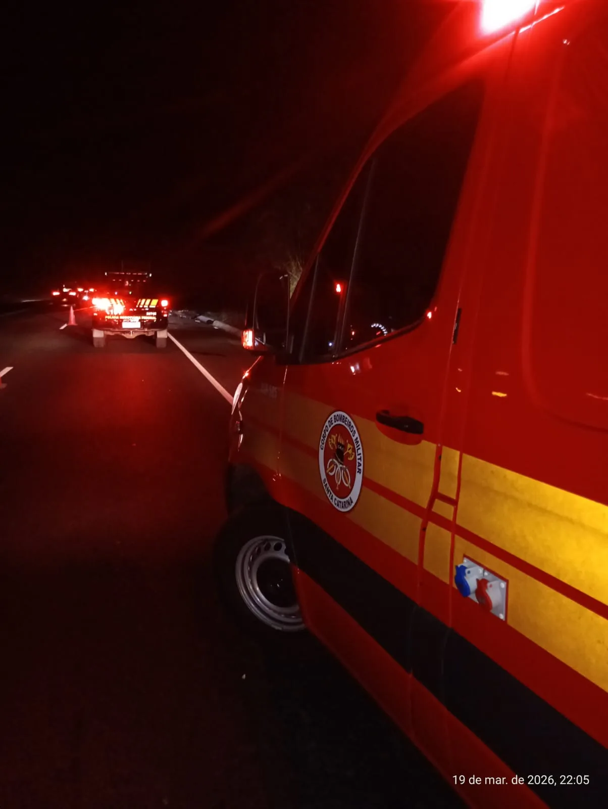 Jovem morre após acidente entre moto e caminhão na BR-282