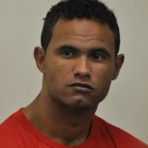 Justiça manda prender goleiro Bruno