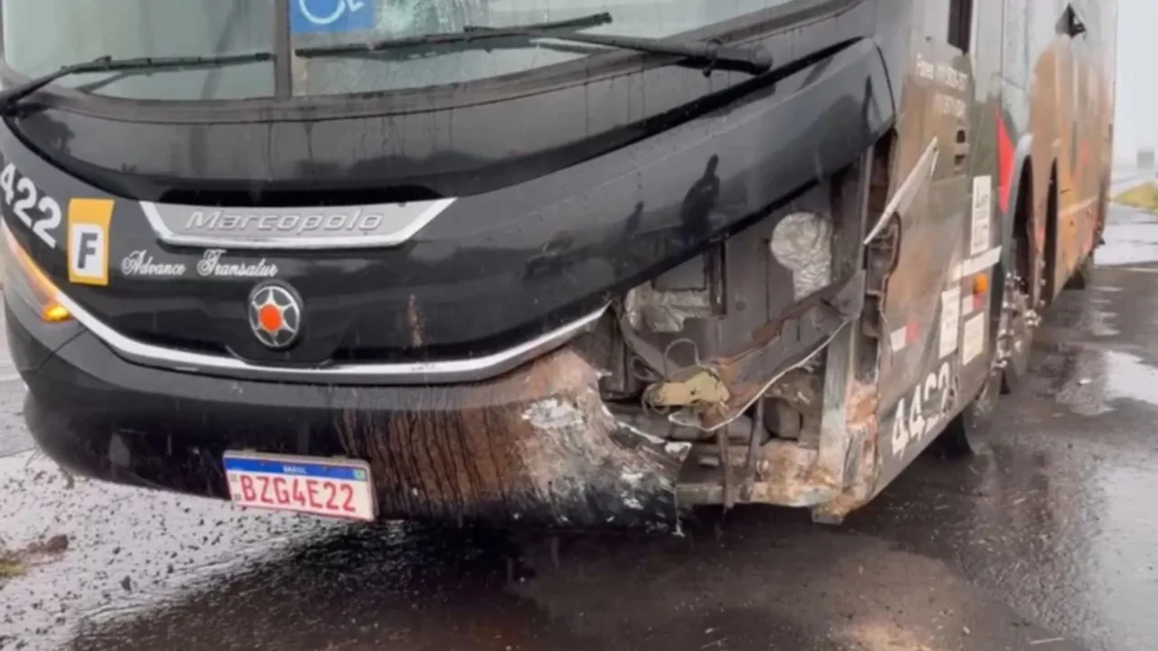 'Livramento' diz Latino após equipe se envolver em acidente de ônibus