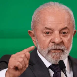 Lula alerta para defesa do Brasil “alguém invade”