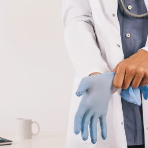 Médico é afastado após denúncias de violência e mortes de bebês em SC