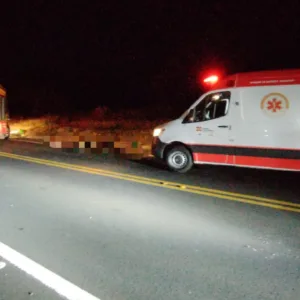 Motociclista morre e duas pessoas ficam gravemente feridas em atropelamento na SC-114 na Serra