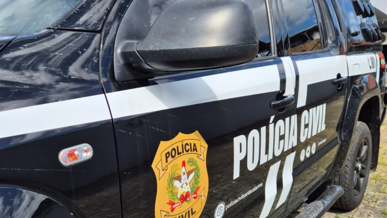 Mulher é presa por maus-tratos a cães e gatos em Florianópolis