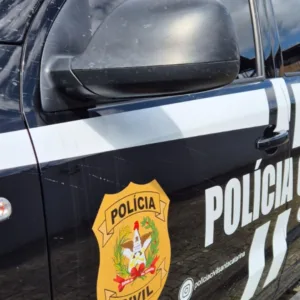 Mulher é presa por maus-tratos a cães e gatos em Florianópolis