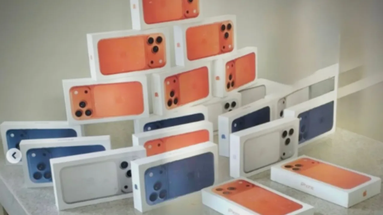 PMRv apreende celulares avaliados em R$ 180 mil em rodovia de SC - Foto: PMRv