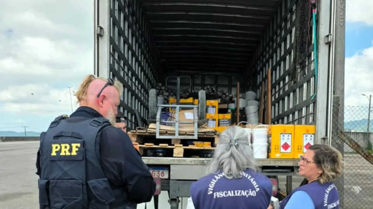 PRF flagra transporte irregular de alimentos na BR-101